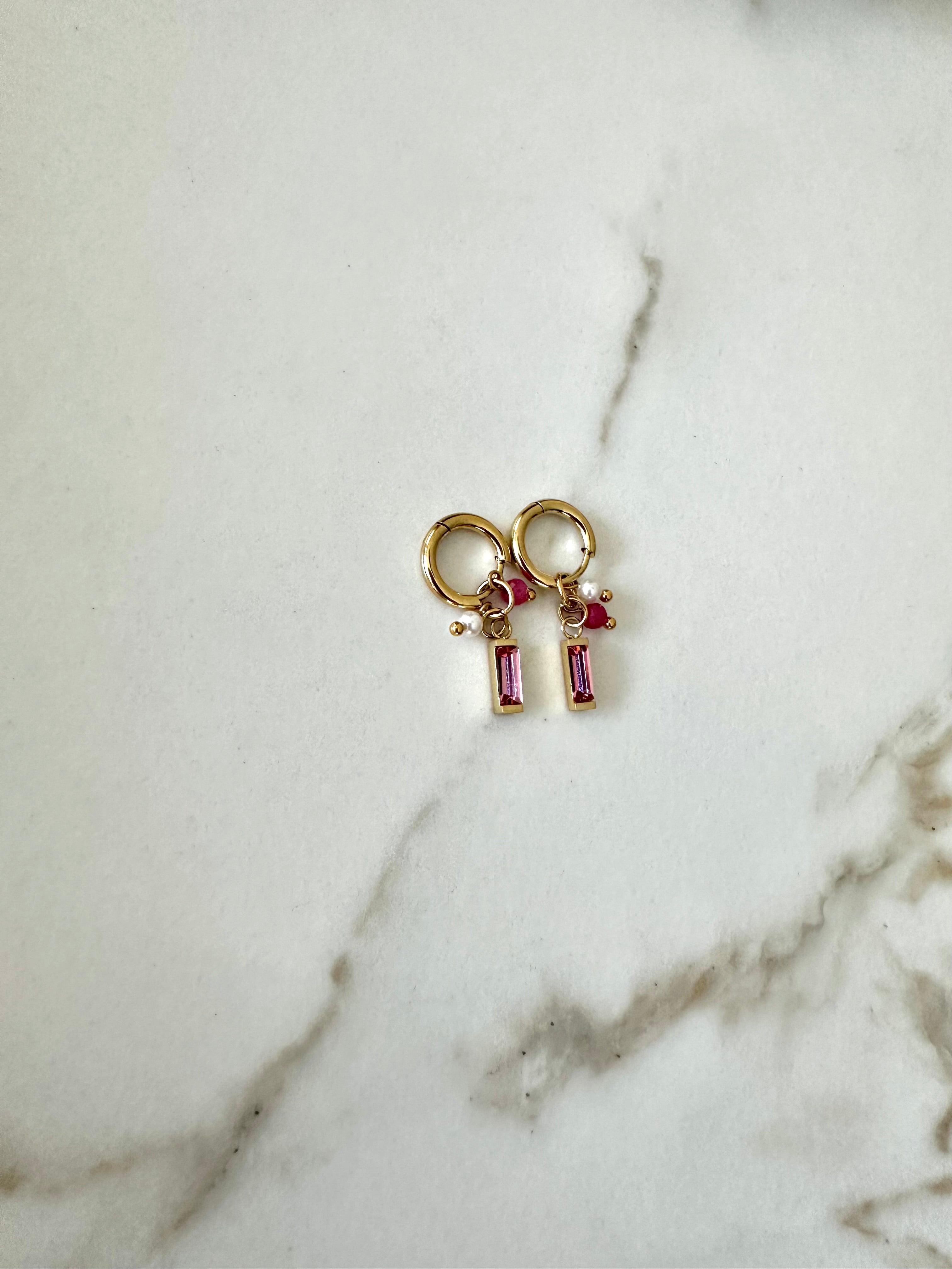 Oorbellen kort goud met roze