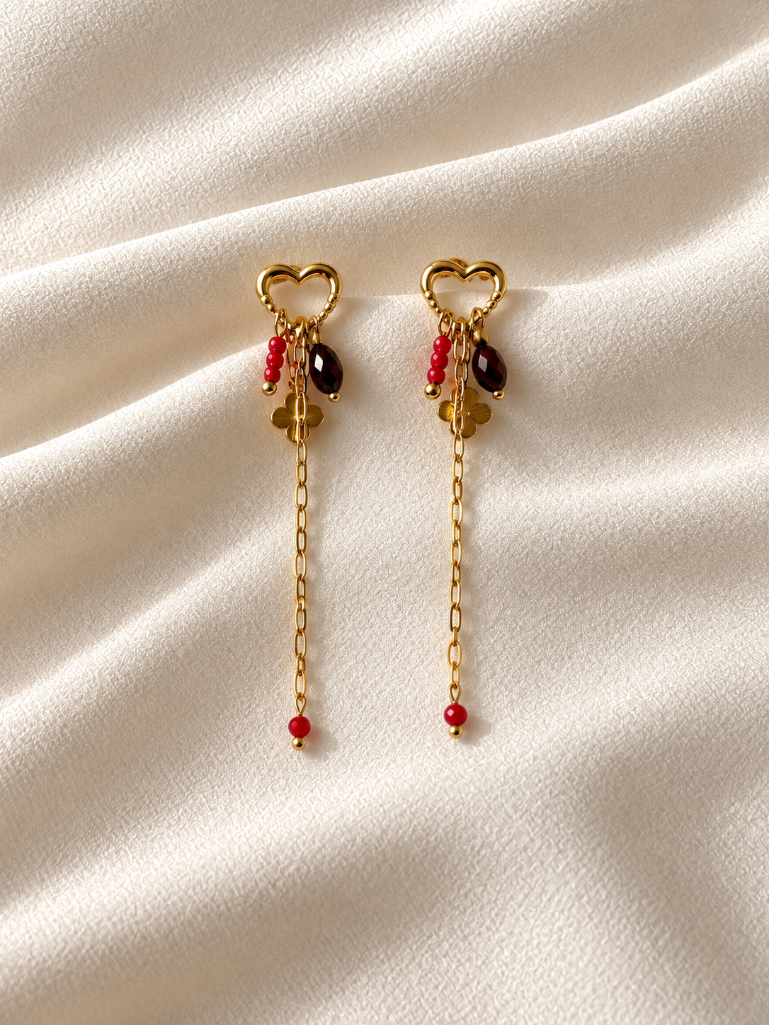 Oorbellen Lang Goud met Hartje en Rode Details