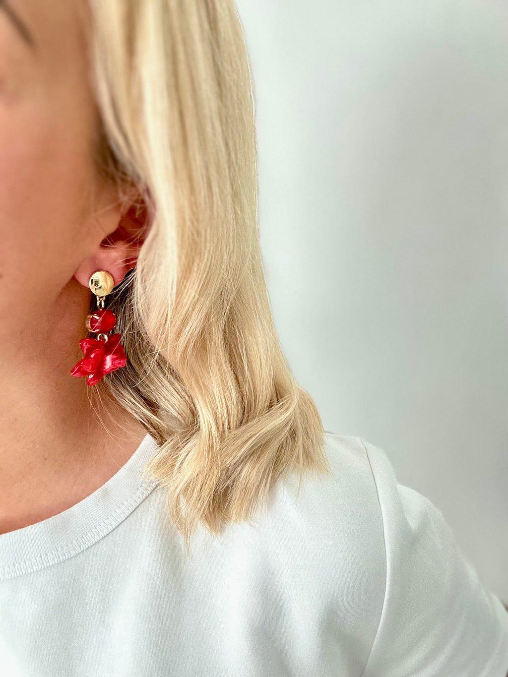 Oorbellen goud met rood en bloem