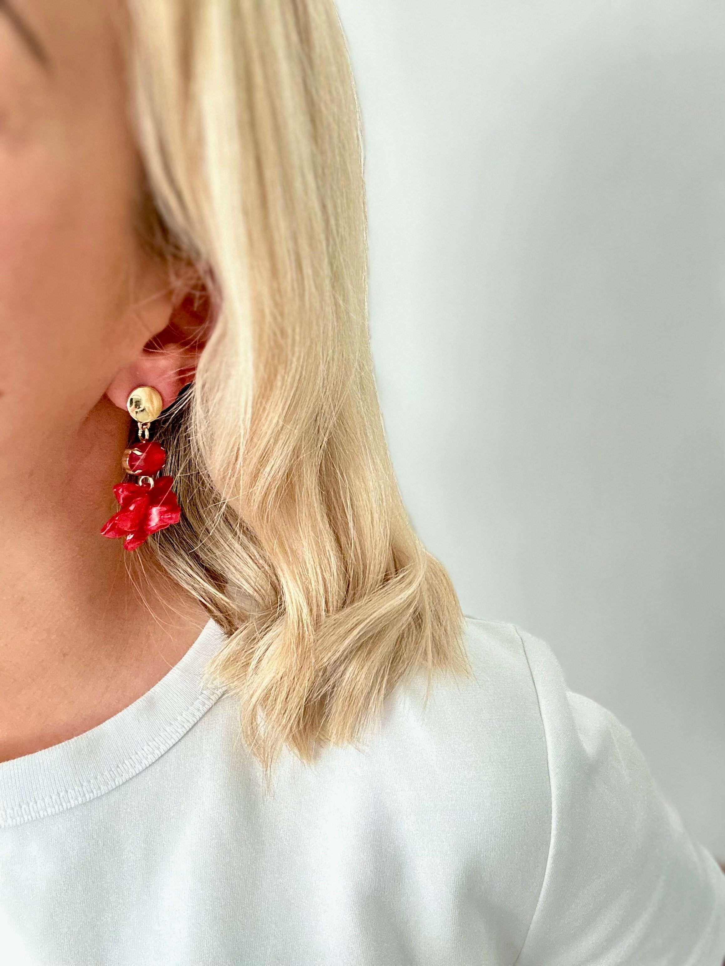 Oorbellen goud met rood en bloem