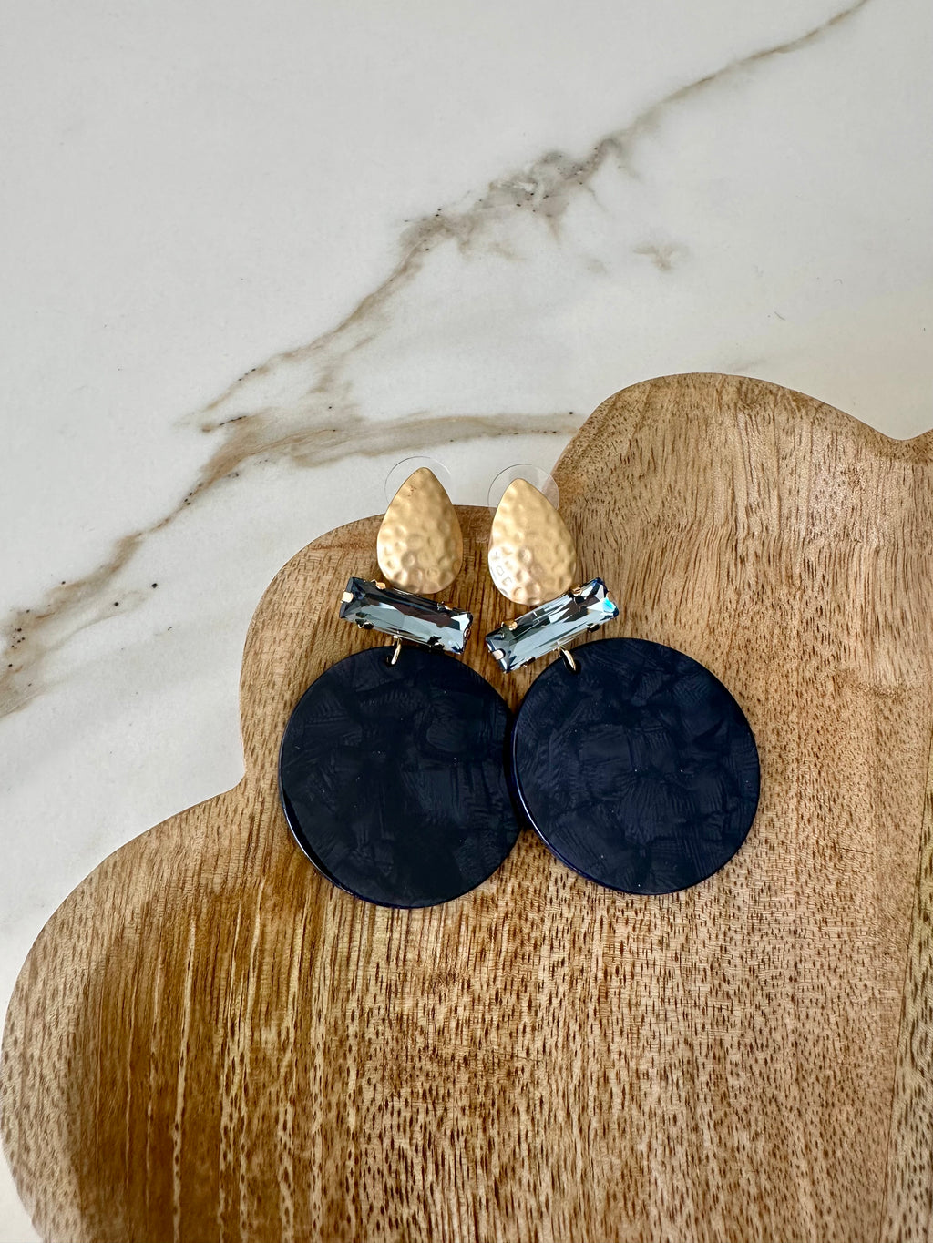 Oorbellen met goud en donker blauw