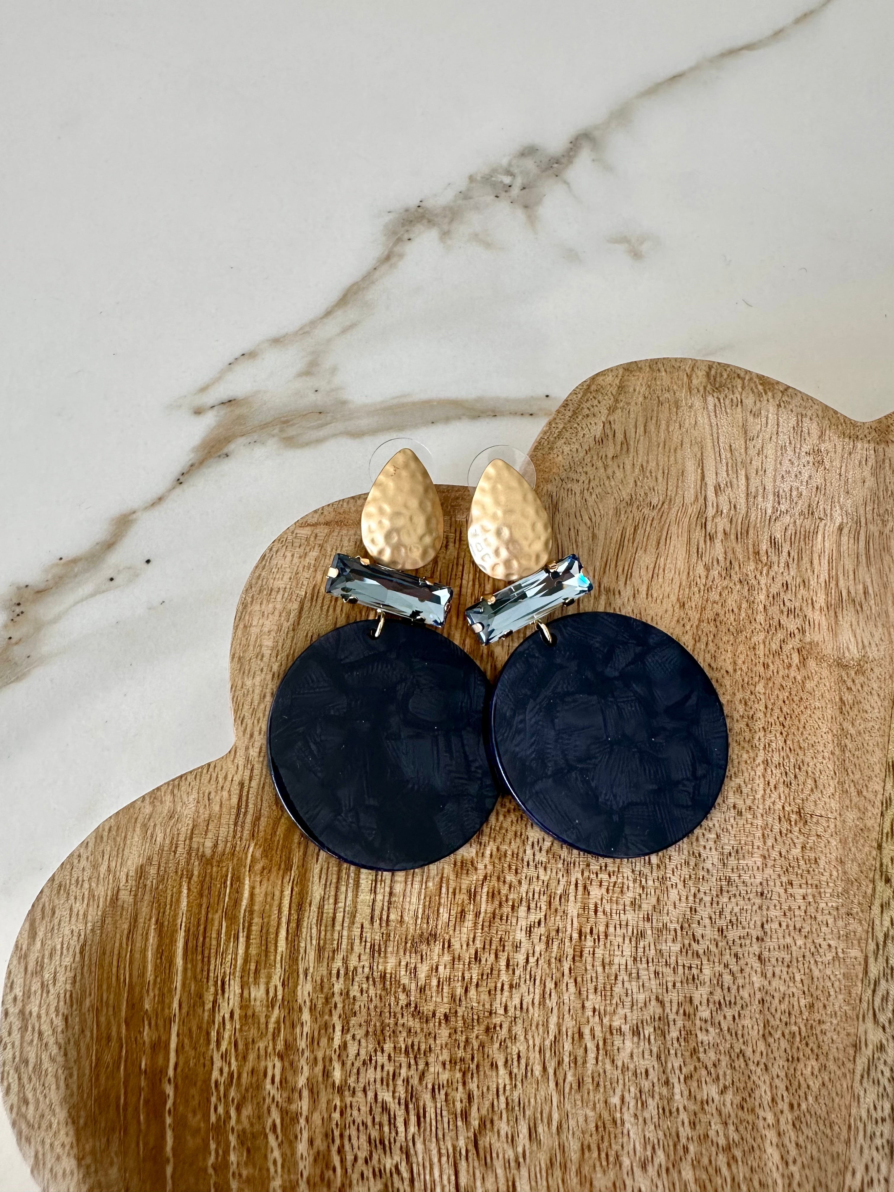 Oorbellen met goud en donker blauw