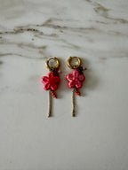 Oorbellen goud met roze bloem