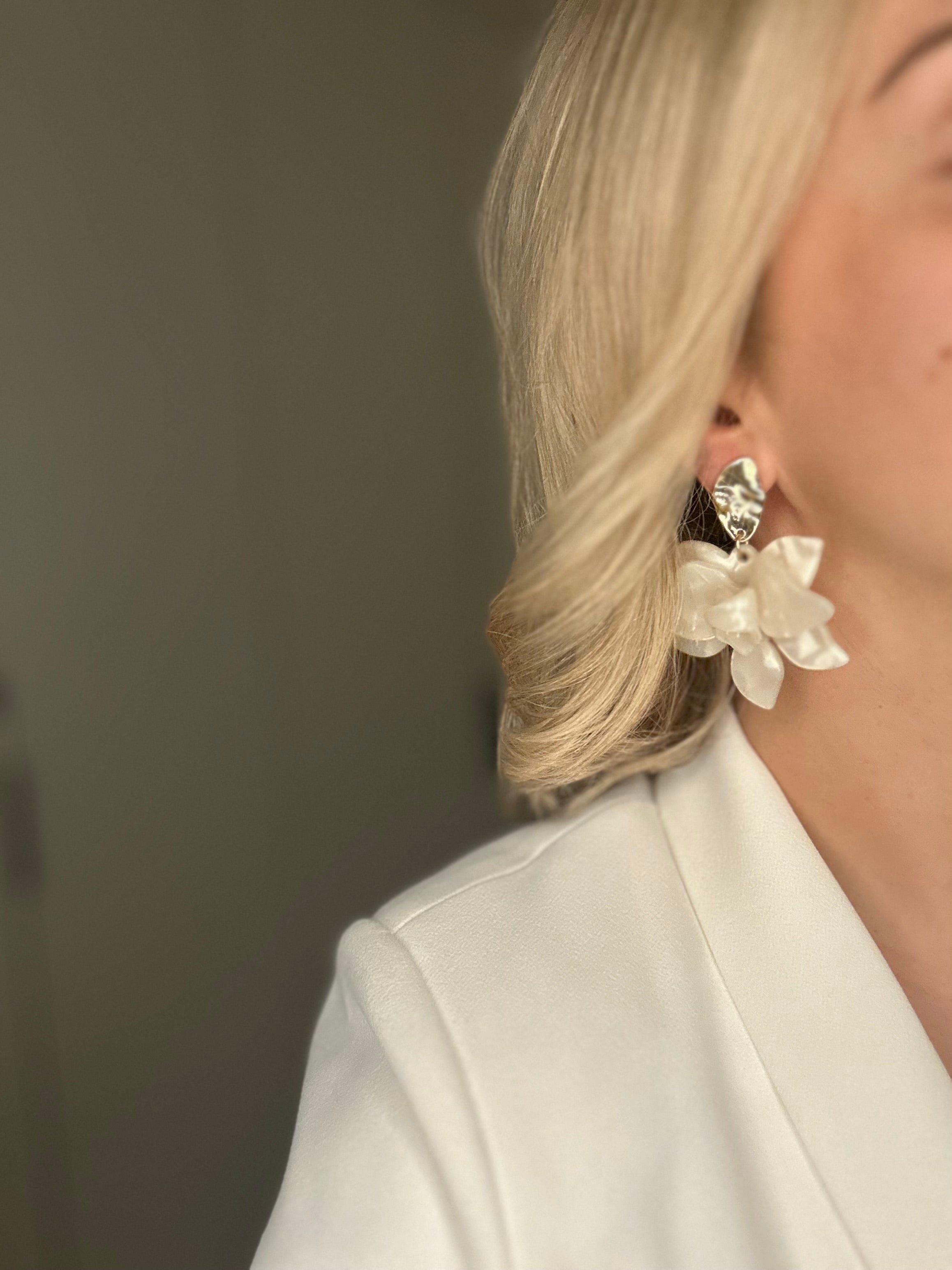 Oorbellen Bloem Wit met Goud