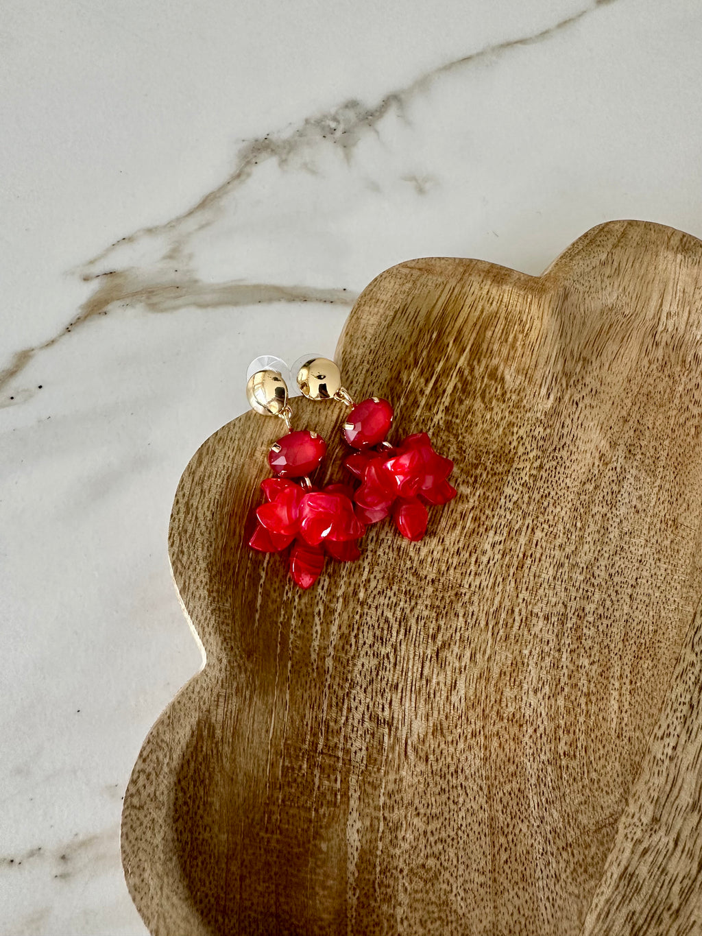 Oorbellen goud met rood en bloem