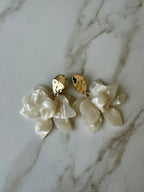 Oorbellen Bloem Wit met Goud