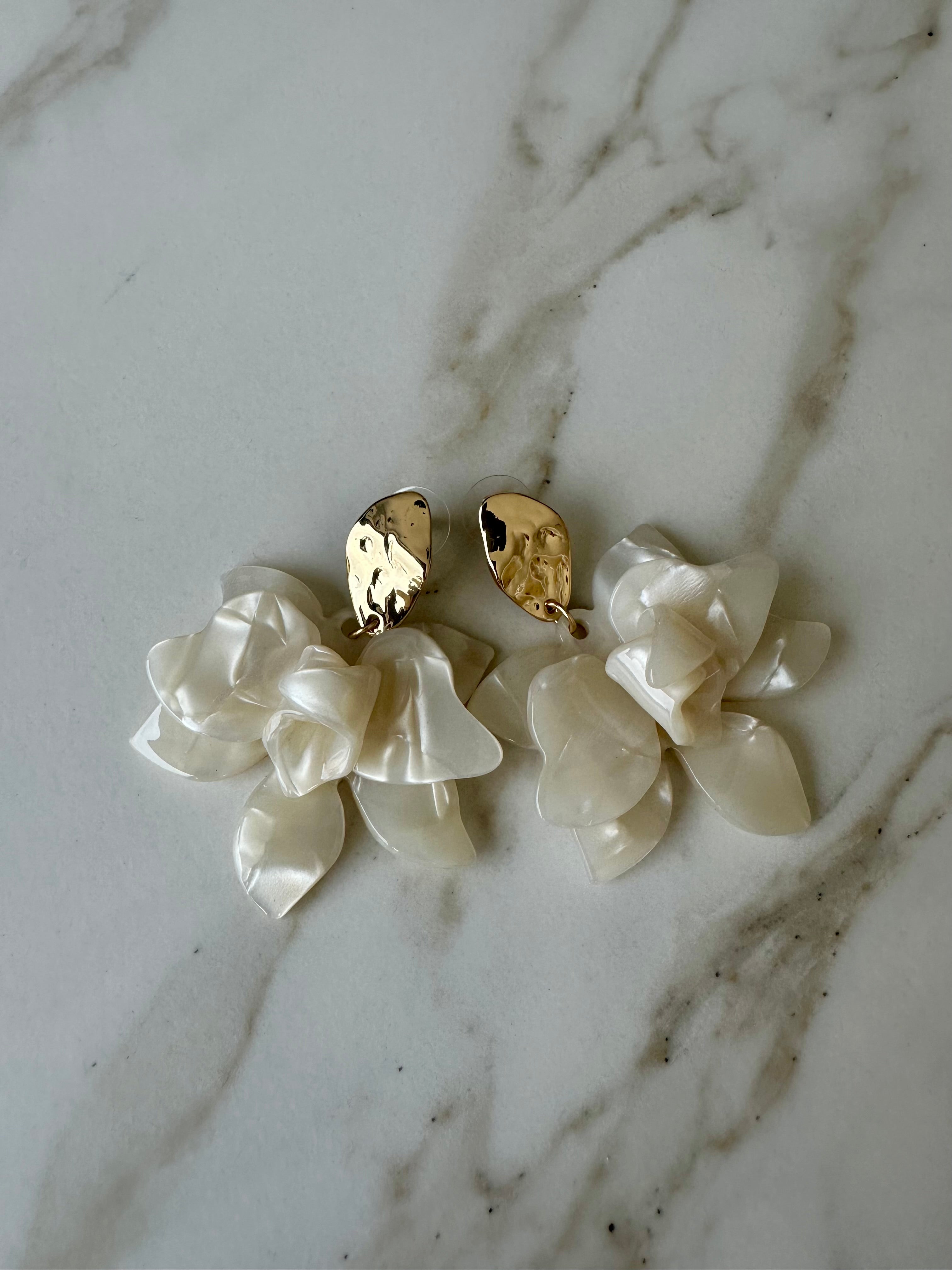 Oorbellen Bloem Wit met Goud