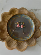Oorbellen lang goud met roze schelp