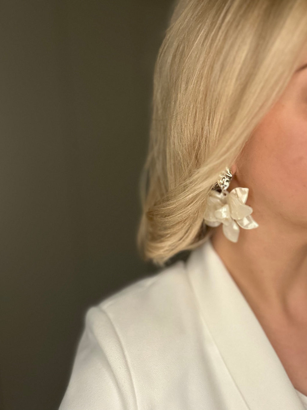 Oorbellen Bloem Wit met Goud