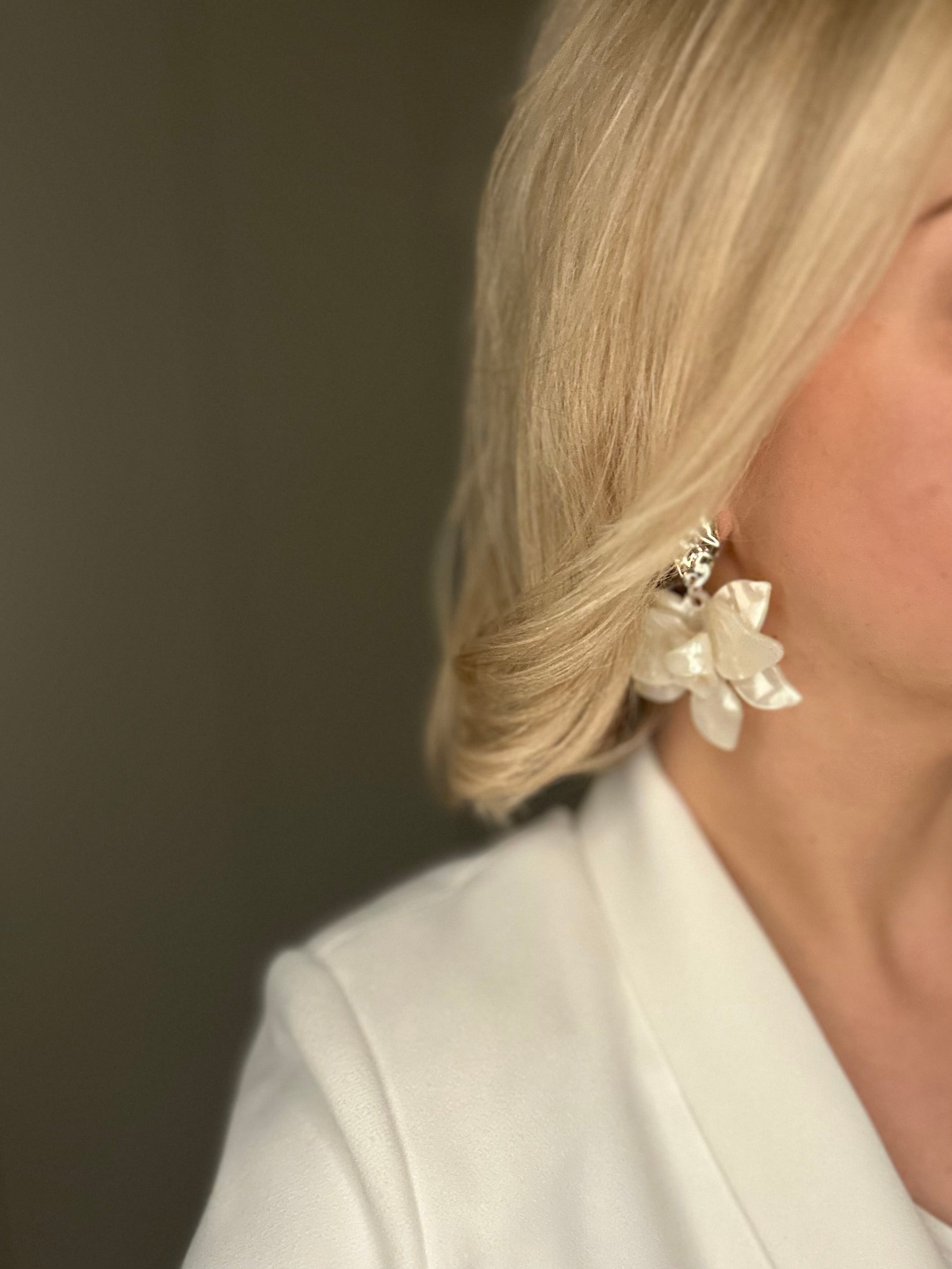 Oorbellen Bloem Wit met Goud