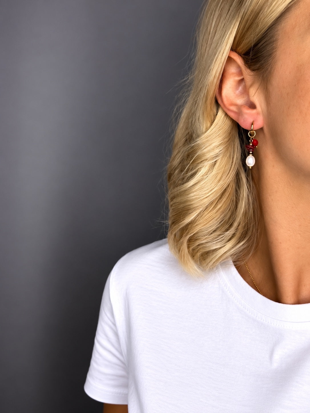 Oorbellen Goud met Rood en Witte Parel