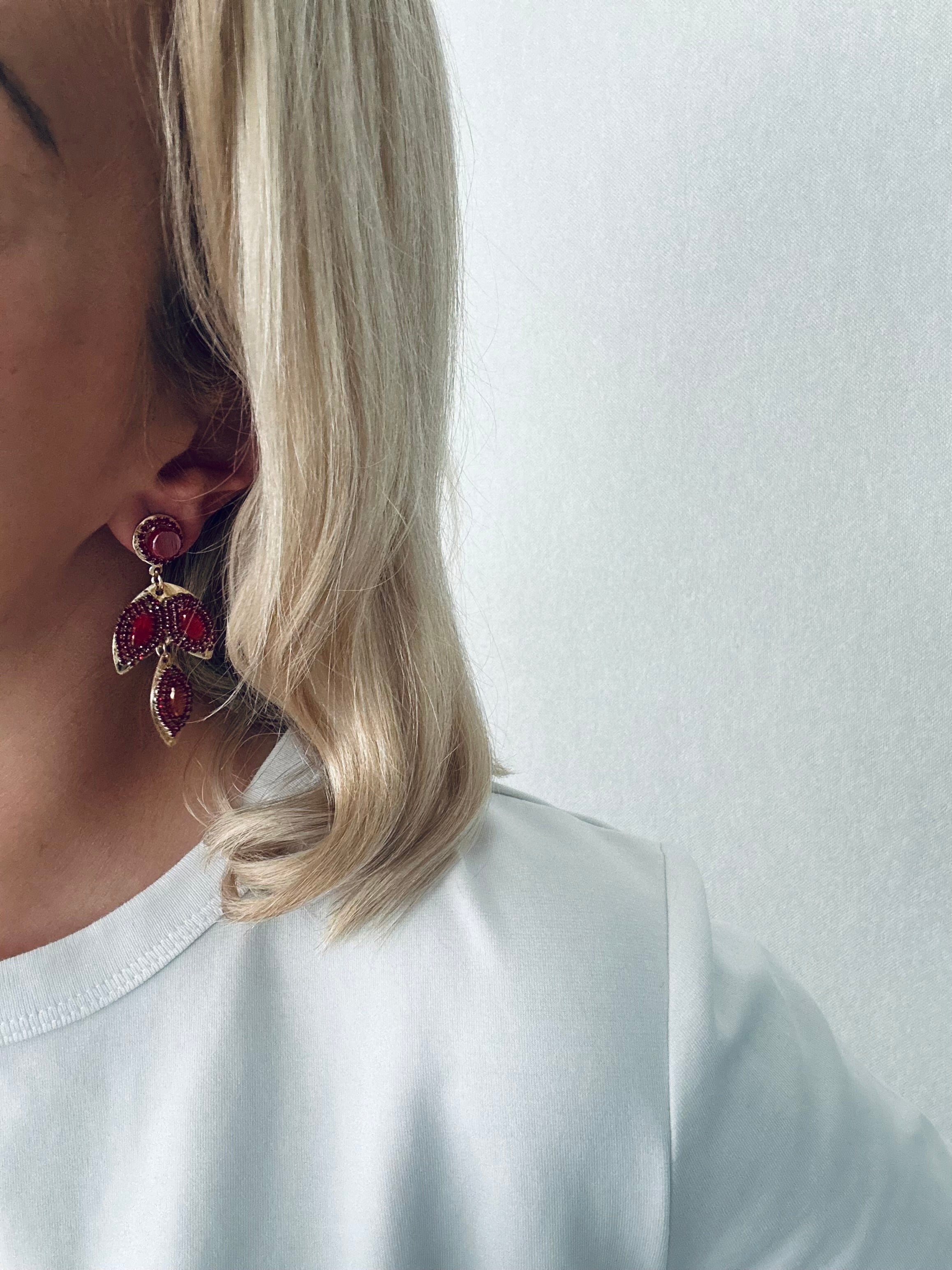 Oorbellen blaadjes met rood en goud