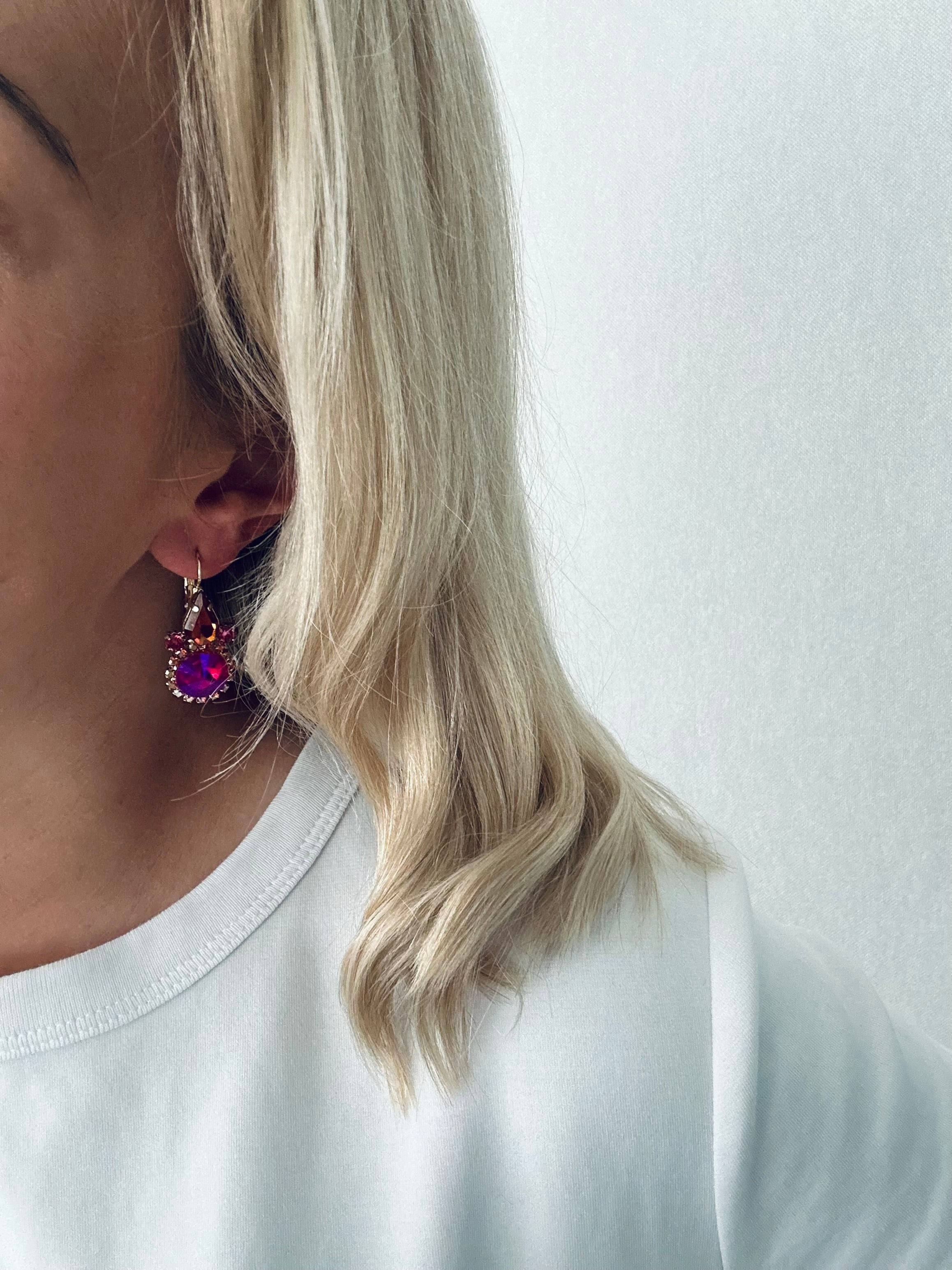 Oorbellen kort fuchsia