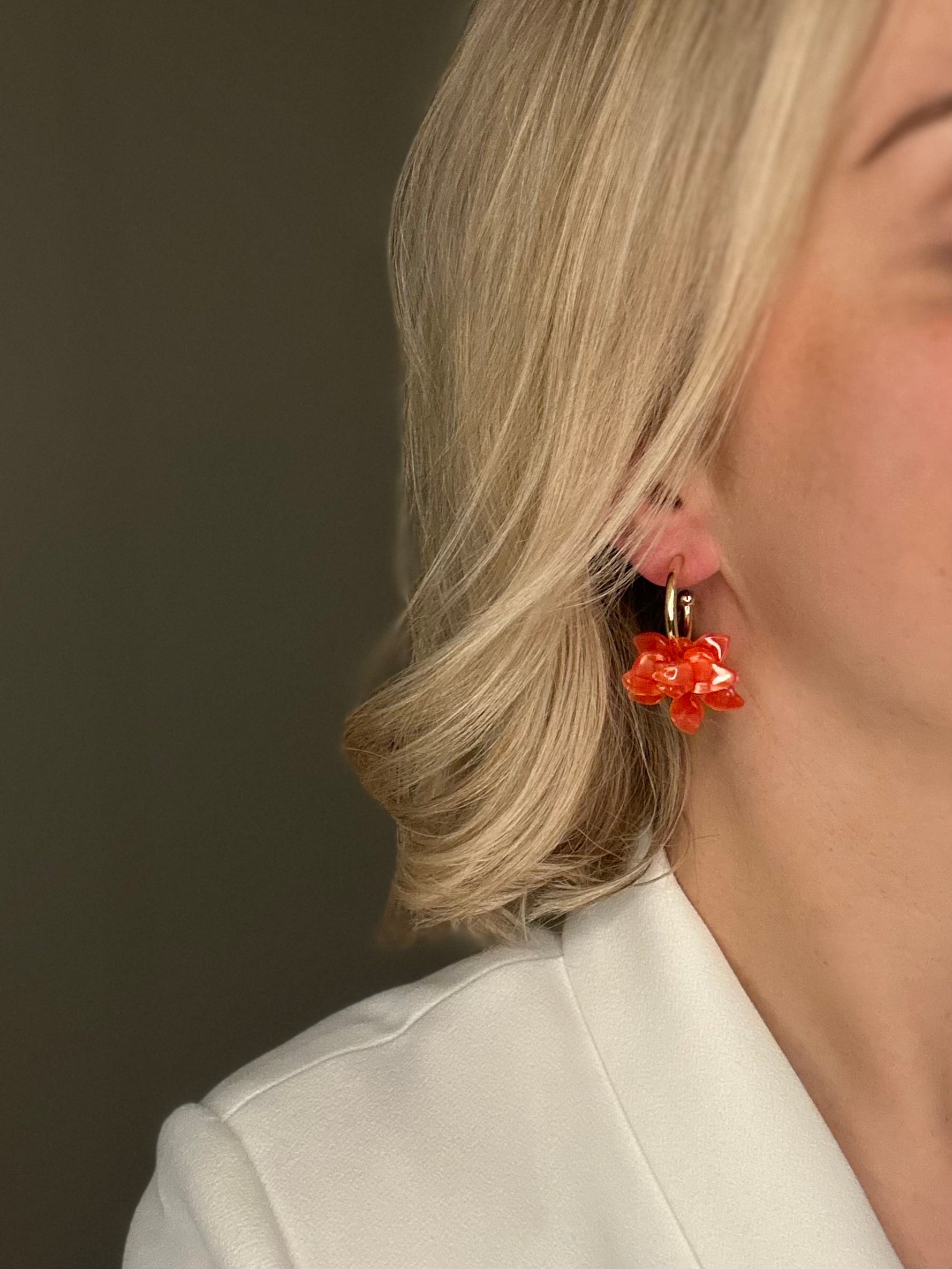 Oorbellen Bloem Rood met Gouden ring