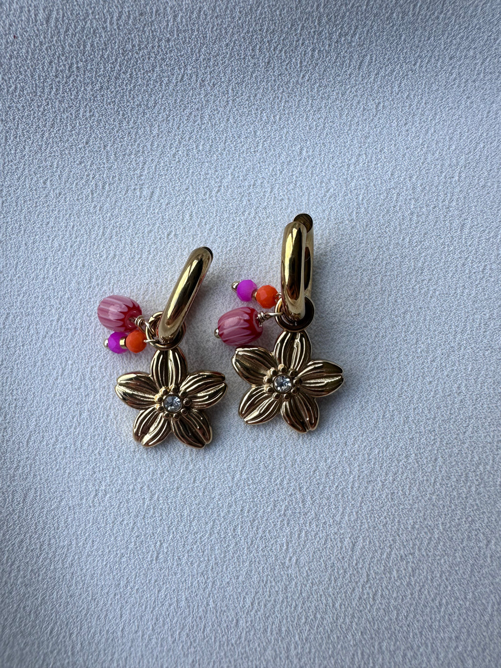 SUMMER SALE -40%! Oorbellen goud met bloem