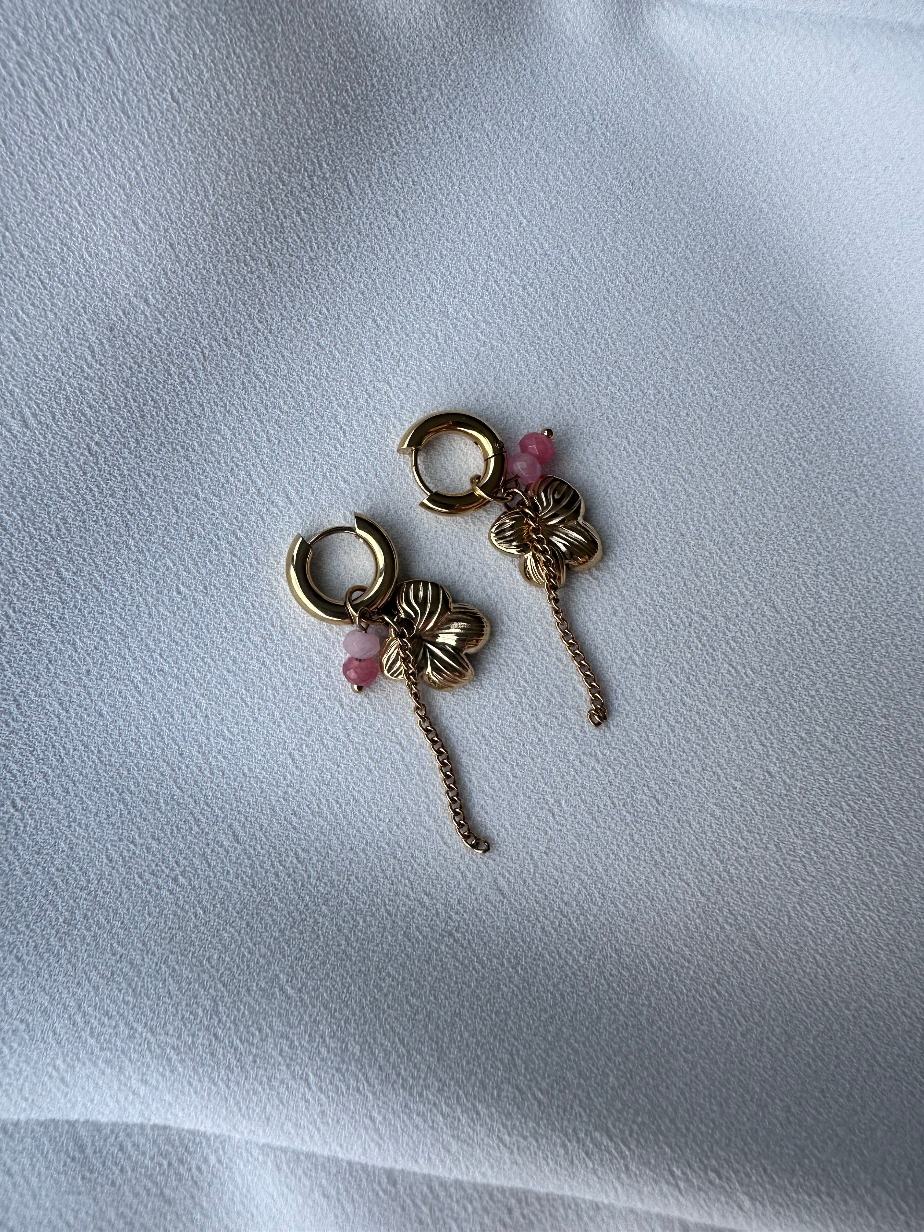 SUMMER SALE -40%! Oorbellen goud met bloem