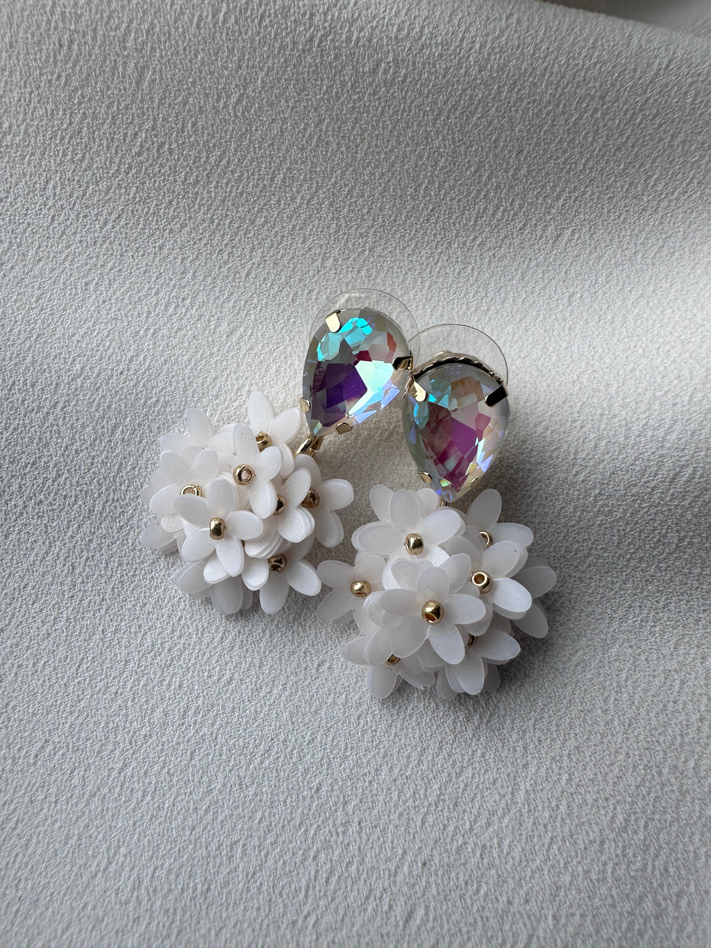 SUMMER SALE -40%!  Oorbellen kort wit