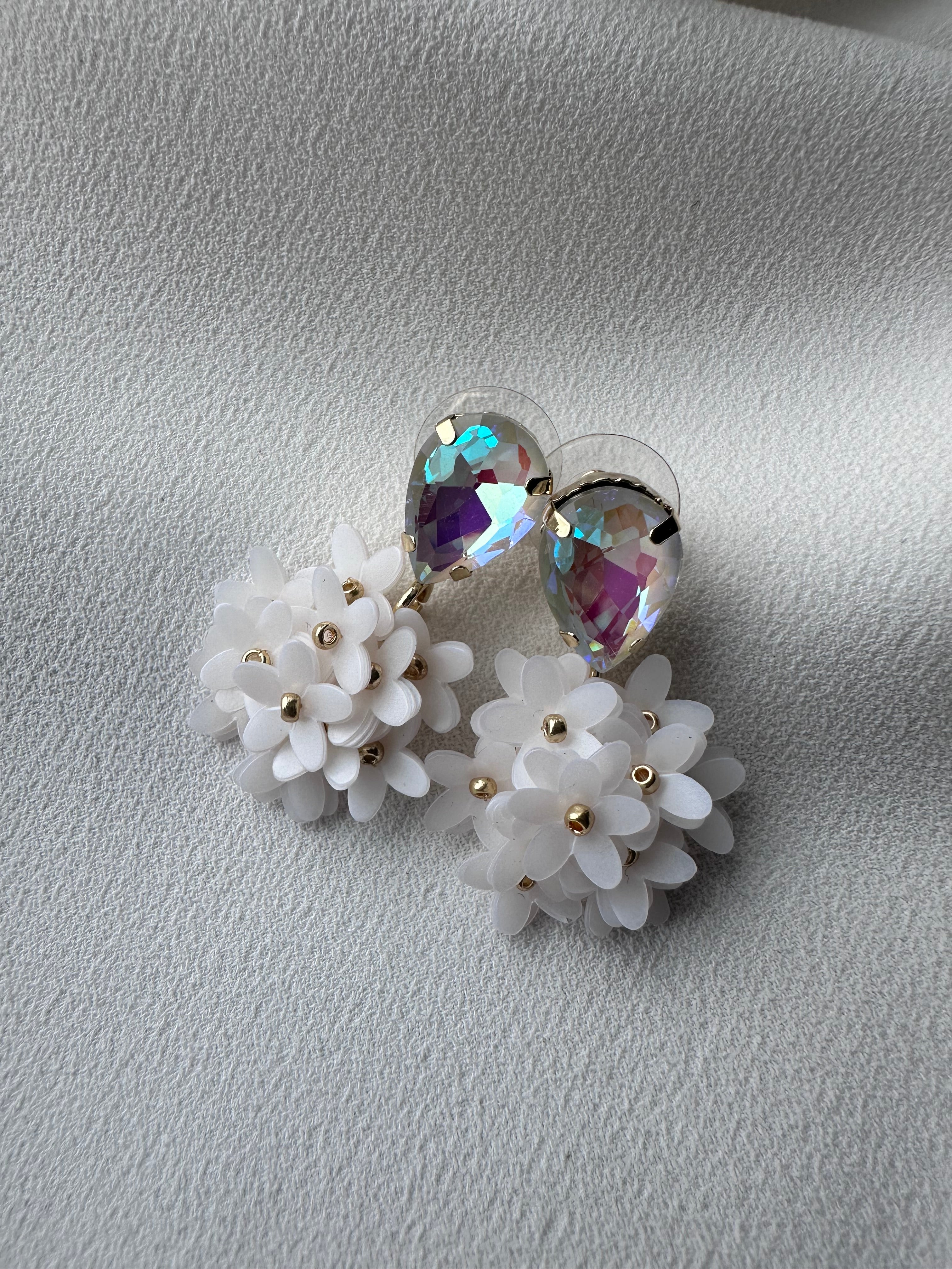 SUMMER SALE -40%!  Oorbellen kort wit