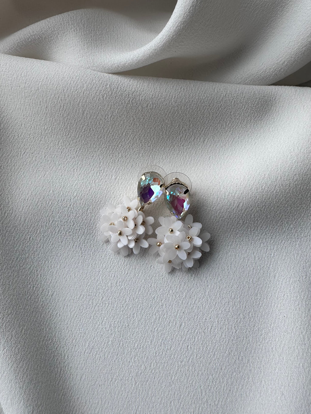 SUMMER SALE -40%!  Oorbellen kort wit