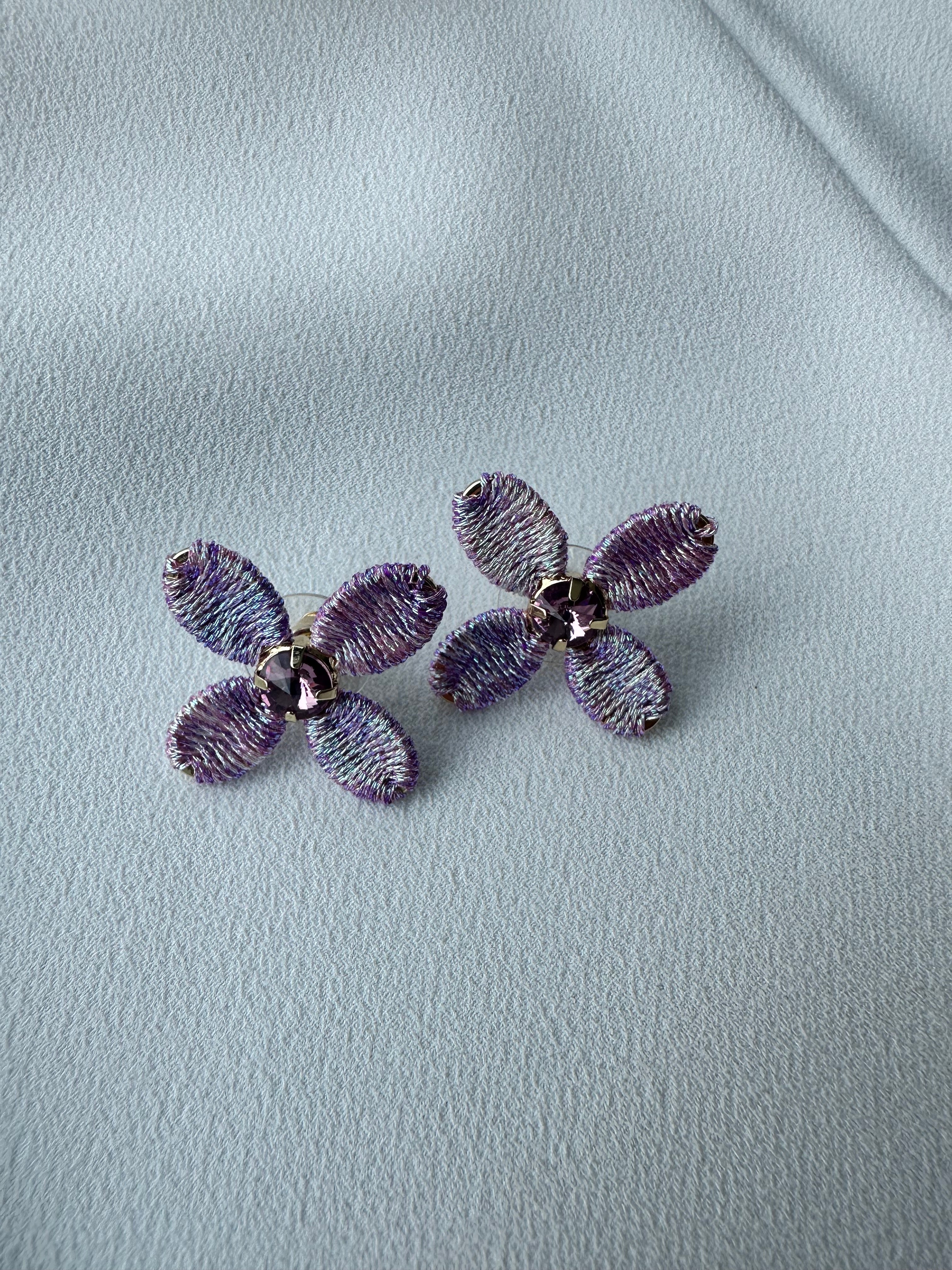 SUMMER SALE -40%! Oorbellen paarse bloem