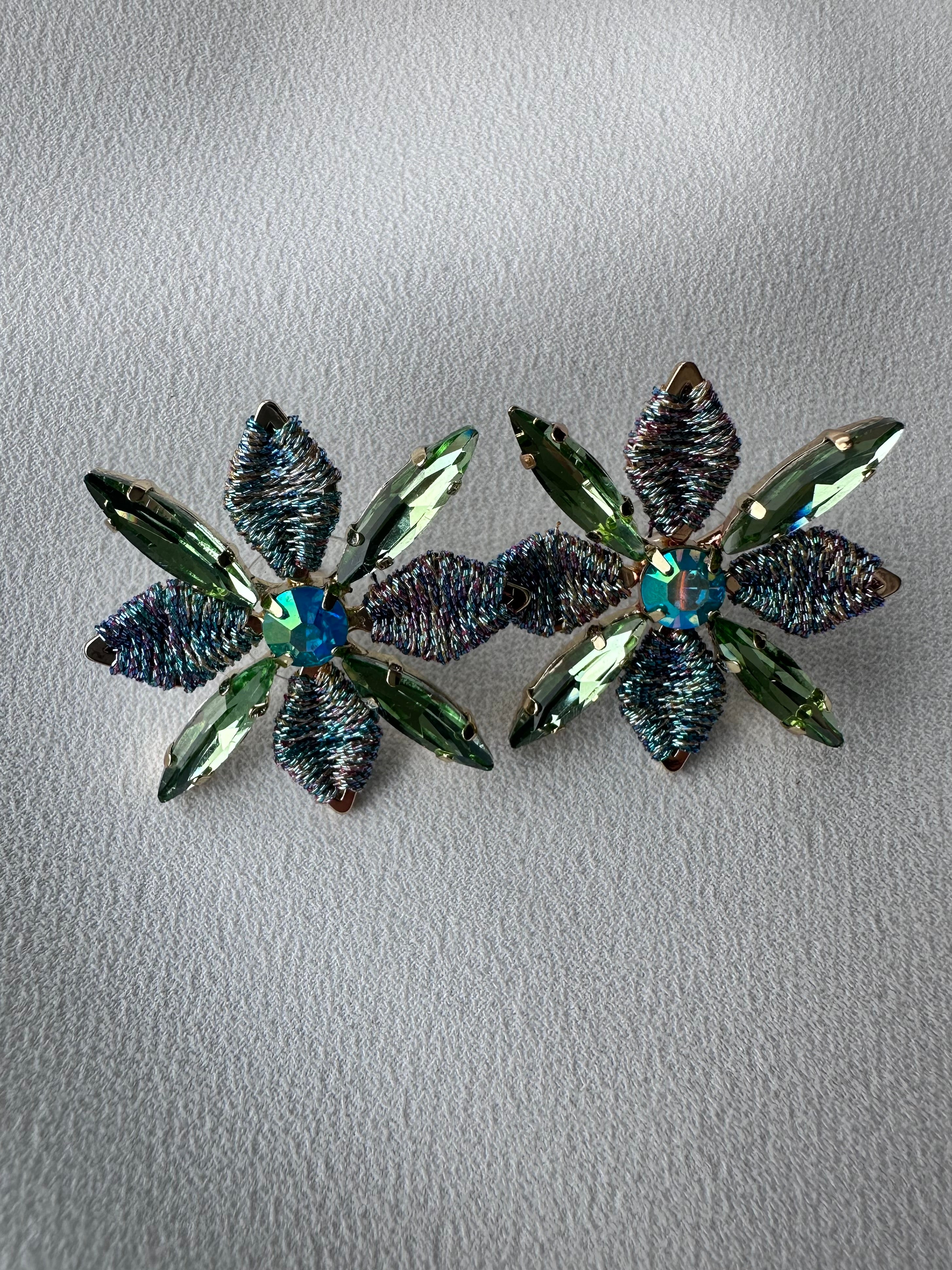 SUMMER SALE -40%! Oorbellen bloem groen blauw