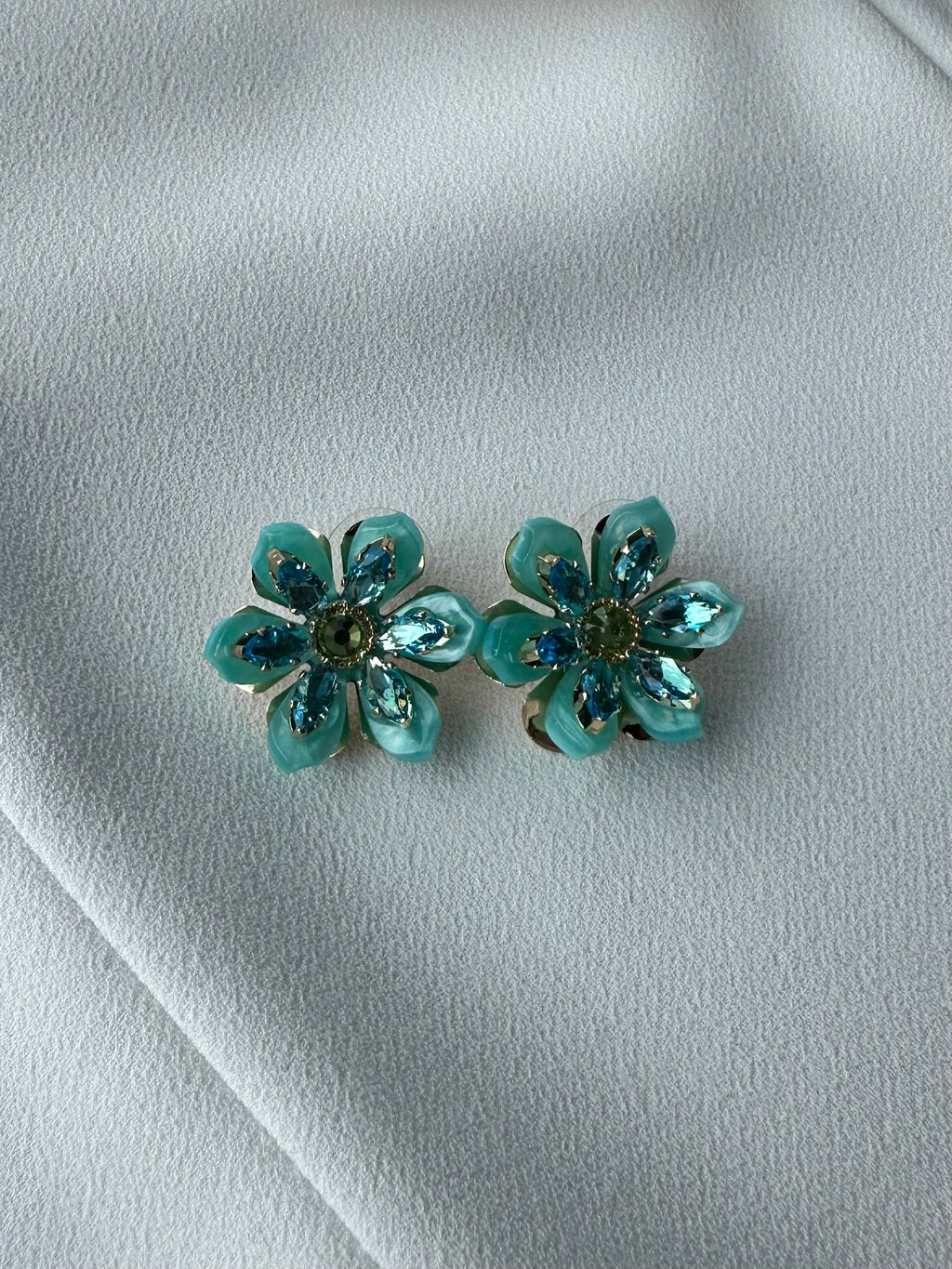 SUMMER SALE -40%! Oorbellen bloem turquoise