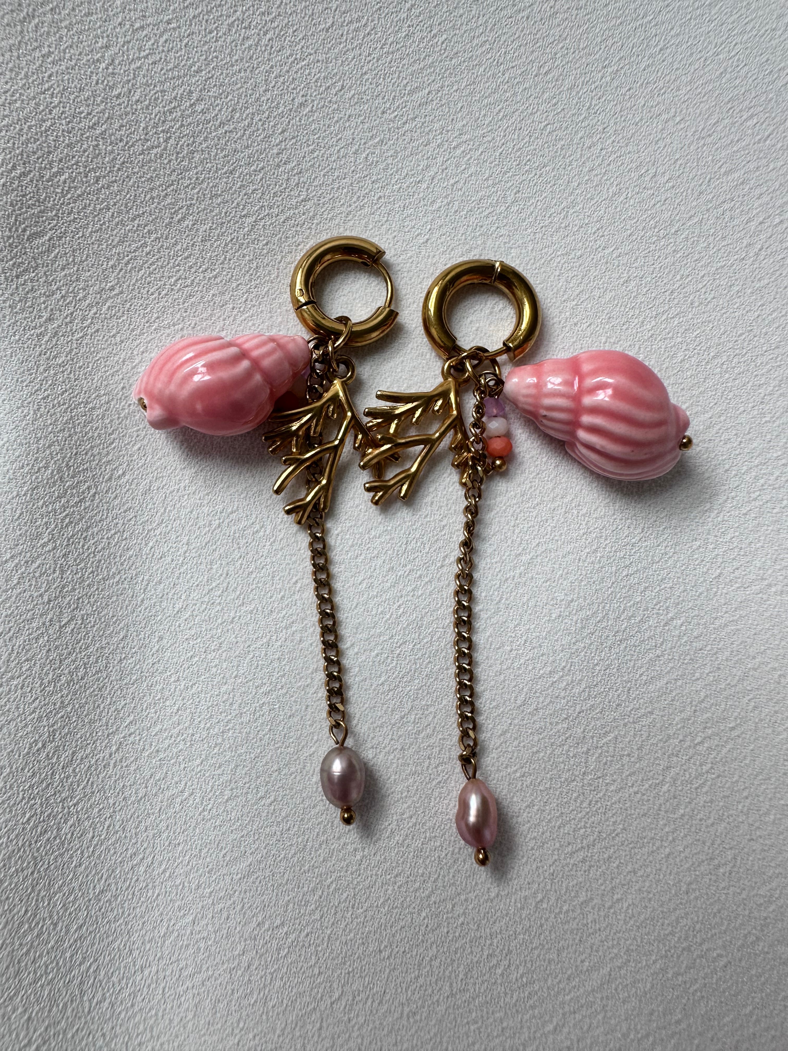 SUMMER SALE -40%! Oorbellen goud met schelp