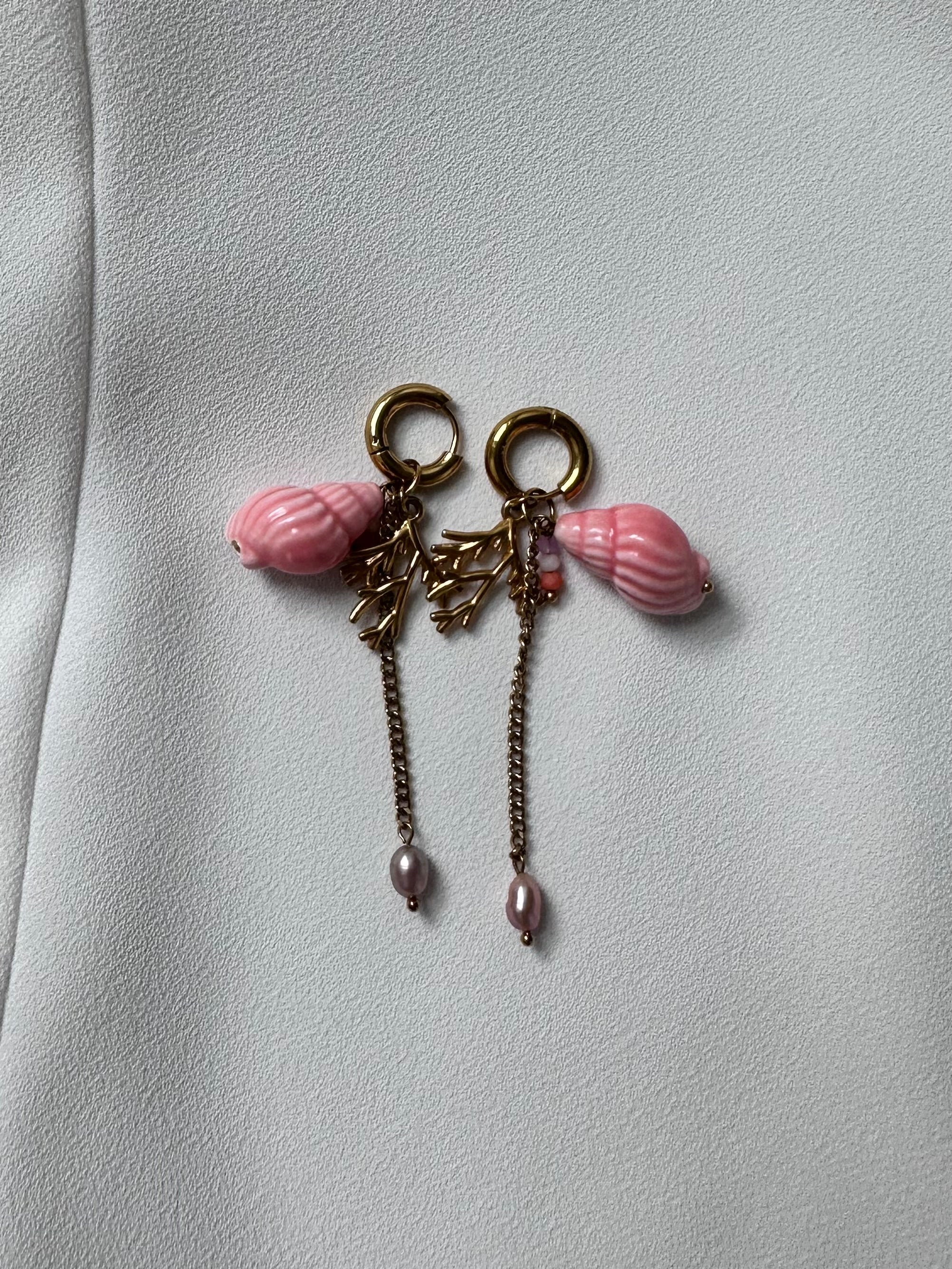 SUMMER SALE -40%! Oorbellen goud met schelp