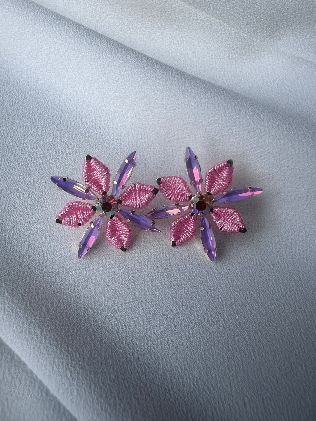 SUMMER SALE -40%! Oorbellen bloem roze