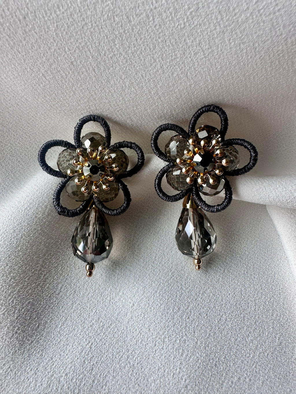 Oorbellen bloem Grijs