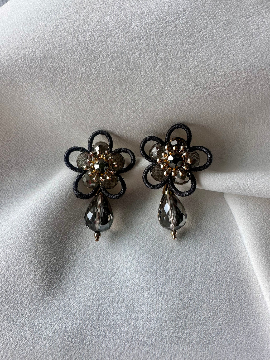 Oorbellen bloem Grijs