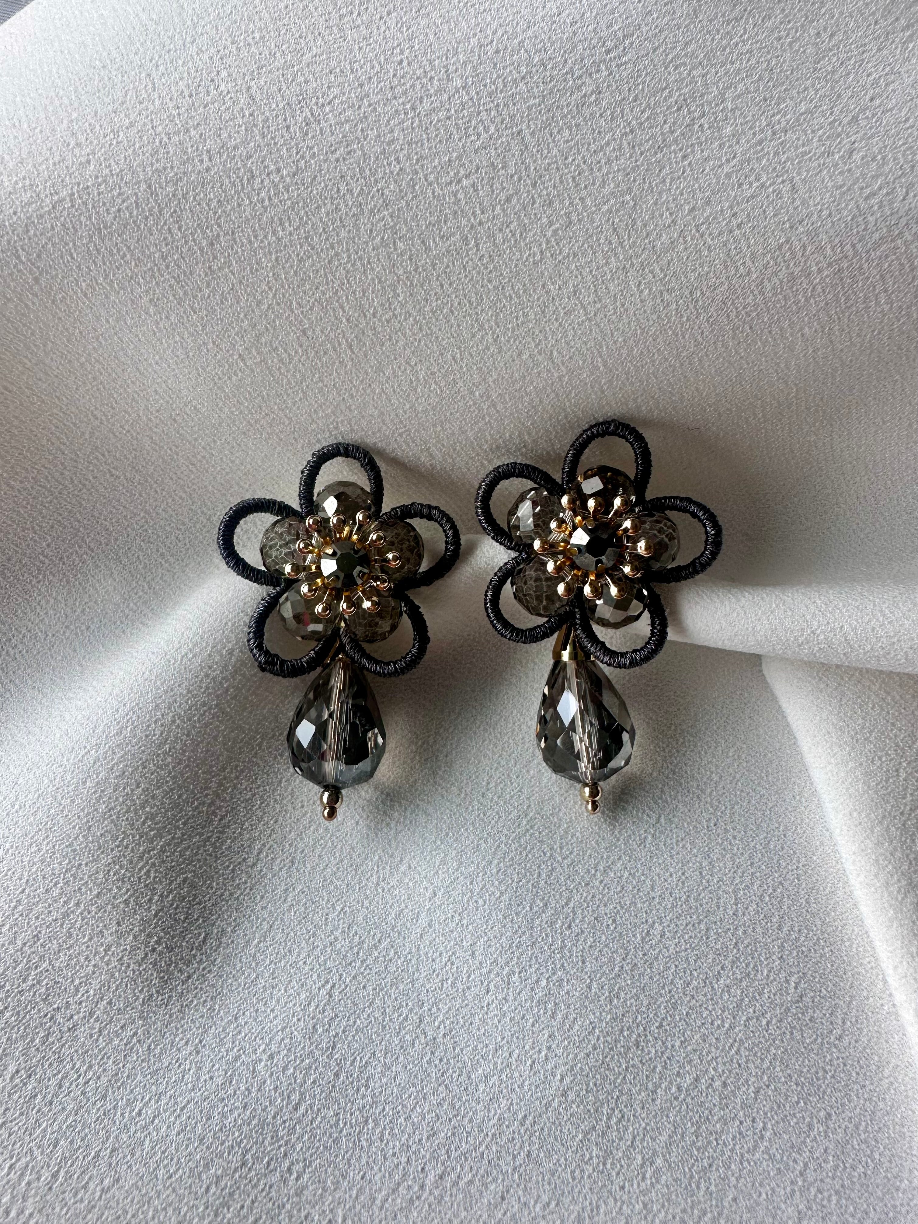 Oorbellen bloem Grijs