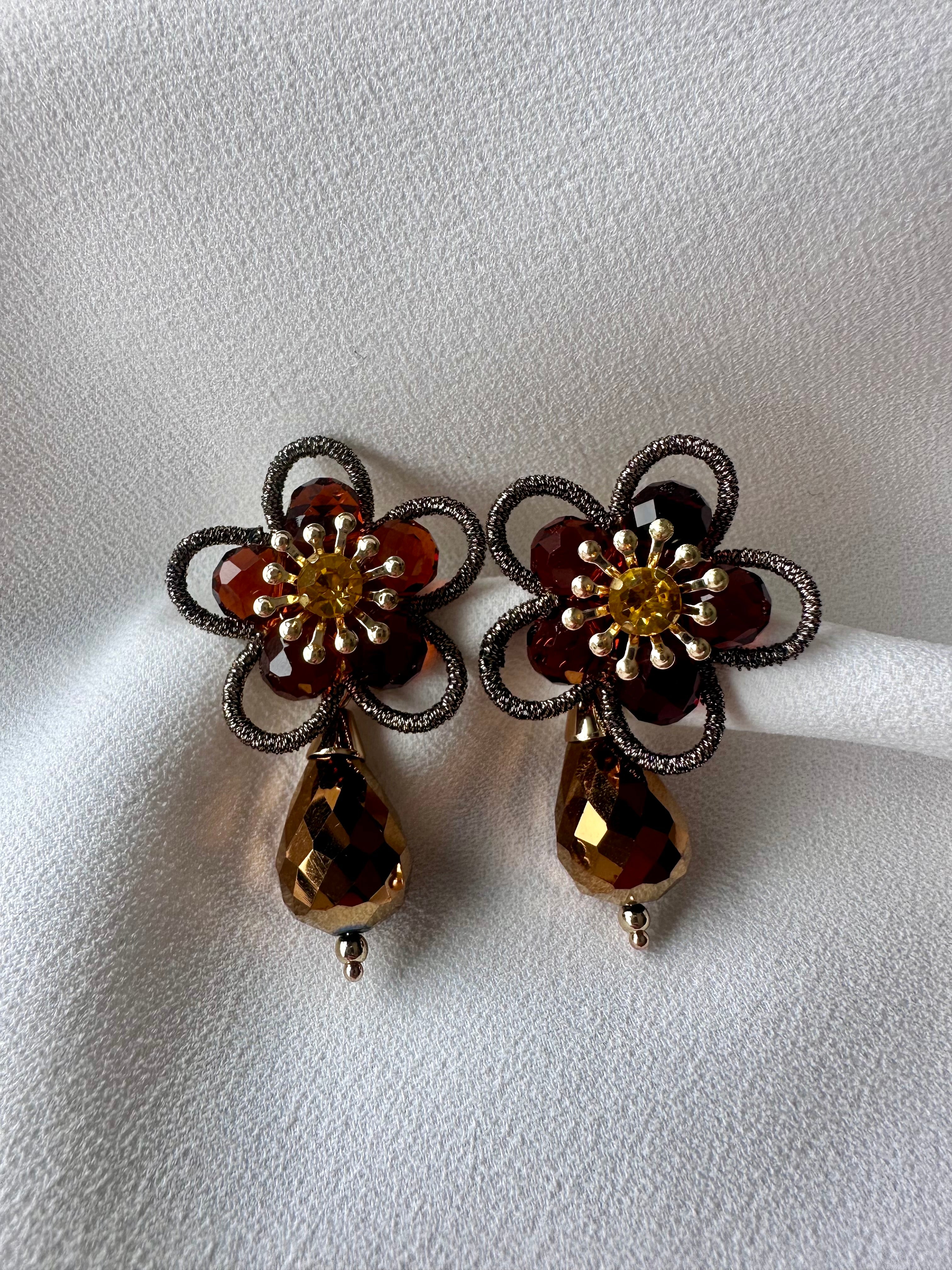 Oorbellen bloem Bruin