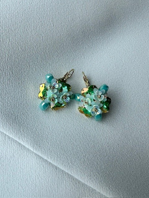 SUMMER SALE -40%! Oorbellen kort groen/blauw met bloemetjes