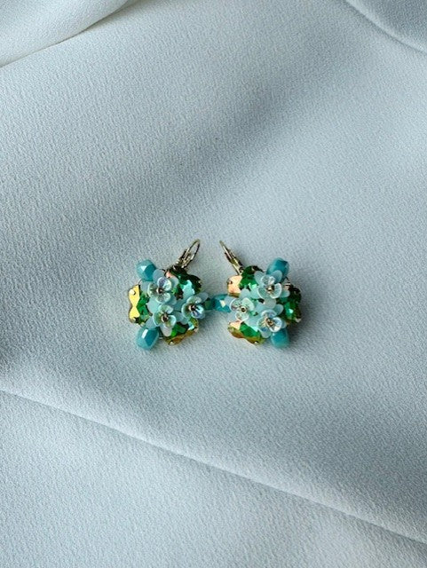 SUMMER SALE -40%! Oorbellen kort groen/blauw met bloemetjes