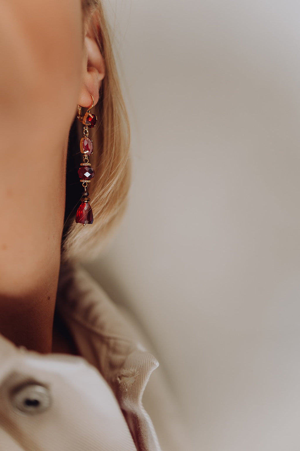 Oorbellen lang rood met goud